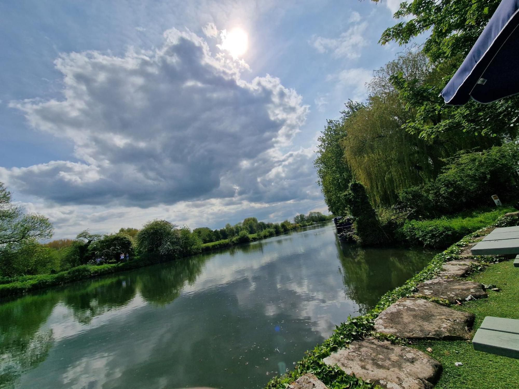 The Riverside Lechlade Exterior photo