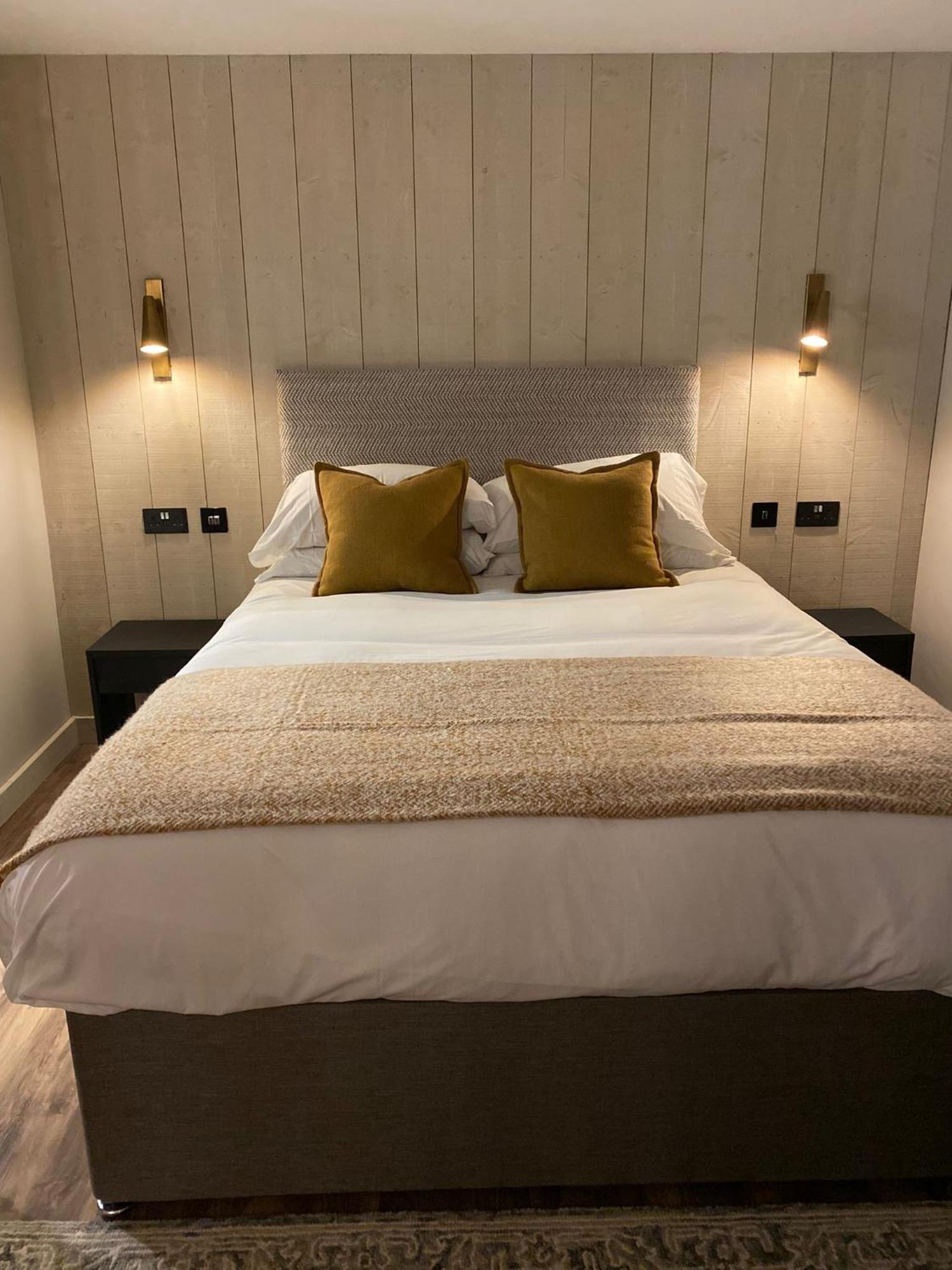 The Riverside Lechlade Room photo